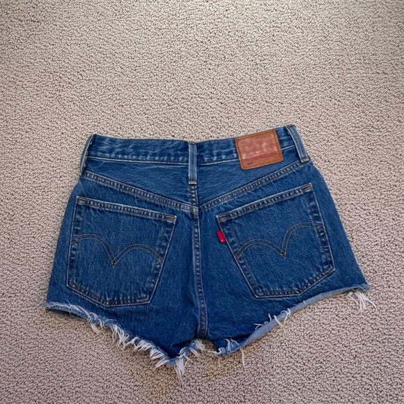 Levi’s 501 Jean Shorts - Picture 4 of 4